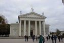Die klassizistische Erzbischöfliche Kathedrale auf dem Kathedralenplatz in der Altstadt von Vilnius
